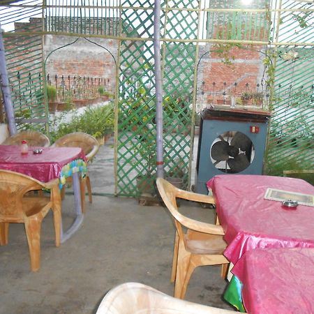 Elvis Guest House Varanasi Exterior foto