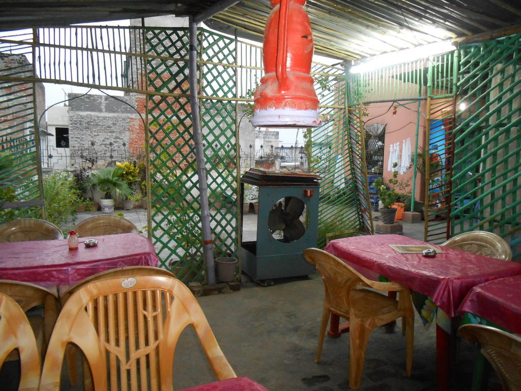 Elvis Guest House Varanasi Exterior foto